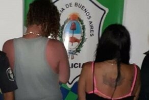 Родители закопали ребенка в песок, чтобы уединиться без помех