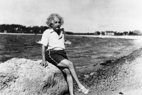 Почему Эйнштейн ходил без носков?