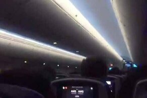 Пассажиры кричали от ужаса при пятой попытке пилота зайти на посадку: видео