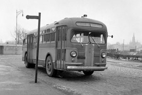 ЗИС-154 с электромеханической трансмиссией —  первый советский послевоенный автобус