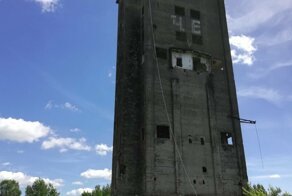 V for Vendetta, Э for Элеватор