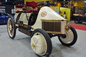 В Париже показали гибридный автомобиль Lohner-Porsche начала XX века