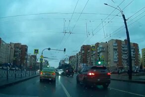 Авария дня. Уворачивался от троллейбуса и устроил серьезное ДТП