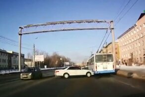 Гололед и небольшое ДТП в Омске