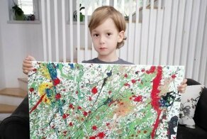 5-летний мальчик с аутизмом рисует особенные картины