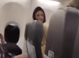 «Я из психушки, у меня с собой заточка»: пьяная пассажирка устроила дебош в самолёте