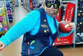 Этот сотрудник Walmart знает, как продавать товары