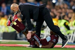 Тренер мадридского «Реала» получил бутсой по лицу от футболиста