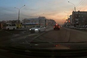 Момент наезда на ребёнка в Новокузнецке попал на видео