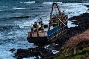 К побережью Ирландии прибило корабль-призрак