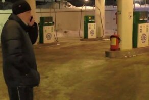 Пьяная женщина воспользовалась тем, что таксист не заглушил машину и угнала её