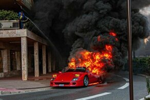 Ferrari F40 в огне: один из самых культовых суперкаров сгорел в Монако