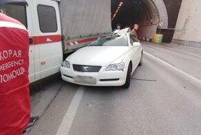 Авария дня. В Сочи погиб полицейский, пытаясь совершить обгон в тоннеле