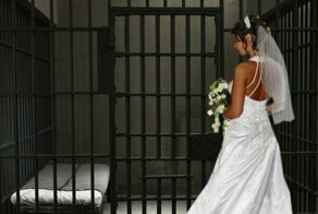 Почему девушки влюбляются и выходят замуж за зэков?