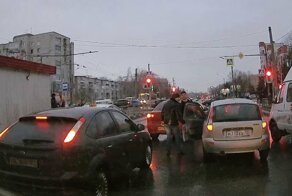 Авария дня. В Ульяновске пенсионер сбил беременную женщину и попытался скрыться