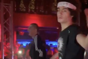 Сын Порошенко поднялся на сцену к российскому рэперу после слов «русские в Лондоне»