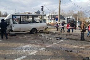 Авария дня. Жесткое столкновение Range Rover с маршруткой