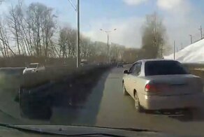 Авария дня. Момент ДТП с переворотом в Новосибирске