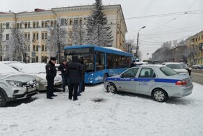 Авария дня. Массовое ДТП на парковке у здания МВД в Твери