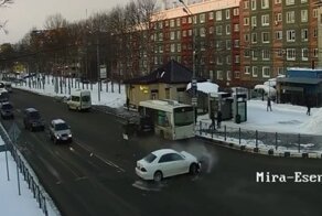 Авария дня. Две легковушки и три автобуса столкнулись в Южно-Сахалинске