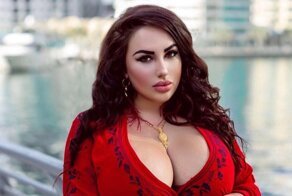 Москвичка с грудью 11 размера стала звездой западных таблоидов