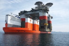 Самый большой в мире корабль - док