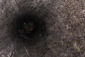 Мужчина провалился в мусоропровод во время поиска закладки