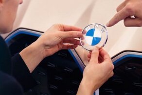 Логотип BMW получил самое радикальное изменение более чем за 100 лет