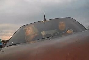 Женщина врезалась лицом в лобовое стекло и лишилась зуба