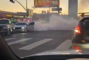 В США водитель BMW гонялся за пикапом и таранил его