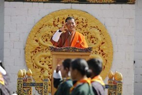 Премьер-министр Бутана попросил граждан сделать необычный подарок для короля