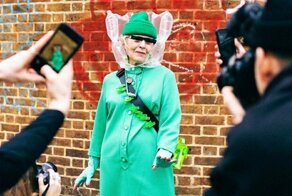 Блогеры разыграли фэшн-фотографов, выдав бабушку за икону стиля