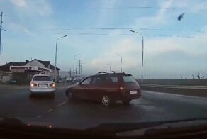 Пожилой горе-водитель, которому лучше не садиться за руль