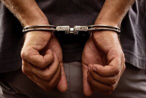Парень получил реальный срок за то, что лизнул мороженое на камеру
