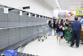 Четыре штуки в руки! Австралийцы дерутся за туалетную бумагу