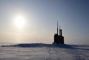 Уникальное зрелище: ядерная подлодка штурмует льды