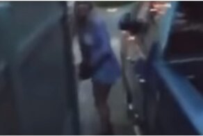 Нетрезвые девушки выбрали неверное место для туалета
