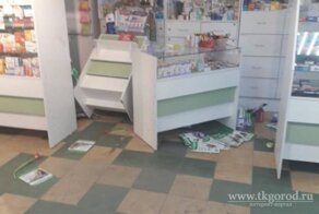 «Пошли вон из моей жизни»: женщина разгромила аптеку в Иркутске