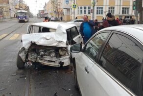 Авария дня. Разлетелись в разные стороны