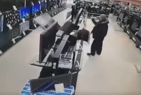 Вооружённый молотком житель Томска устроил погром в магазине