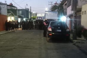 Казнь двух женщин и одного мужчины на улицах Мексики