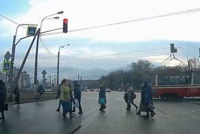 В Петербурге велосипедист пытался протаранить трамвай
