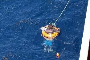Мужчина выпал из лодки и два дня провел в открытом море