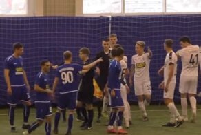 На матче по футболу молодёжного первенства завязалась драка