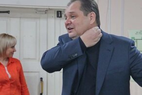 Врио губернатора Еврейской АО застрял в лифте отремонтированной больницы