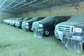 10 новых внедорожников Ford Excursion на секретной парковке в Дубае