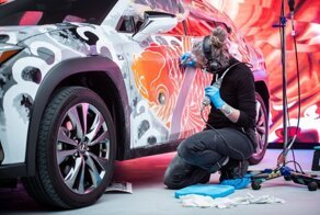 Lexus создал первый в мире автомобиль с татуированным кузовом