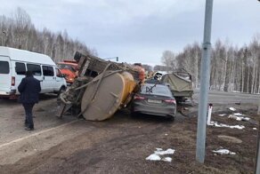 Авария дня. В Башкирии водитель ГАЗели опрокинул КамАЗ с цистерной