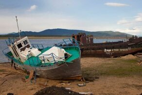 Как миллиардер купил себе Байкал, а чиновники, спасая нерпу, омуля и сосну, забыли 10 000 человек