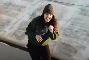 Парень оригинально познакомился с девушкой во время карантина